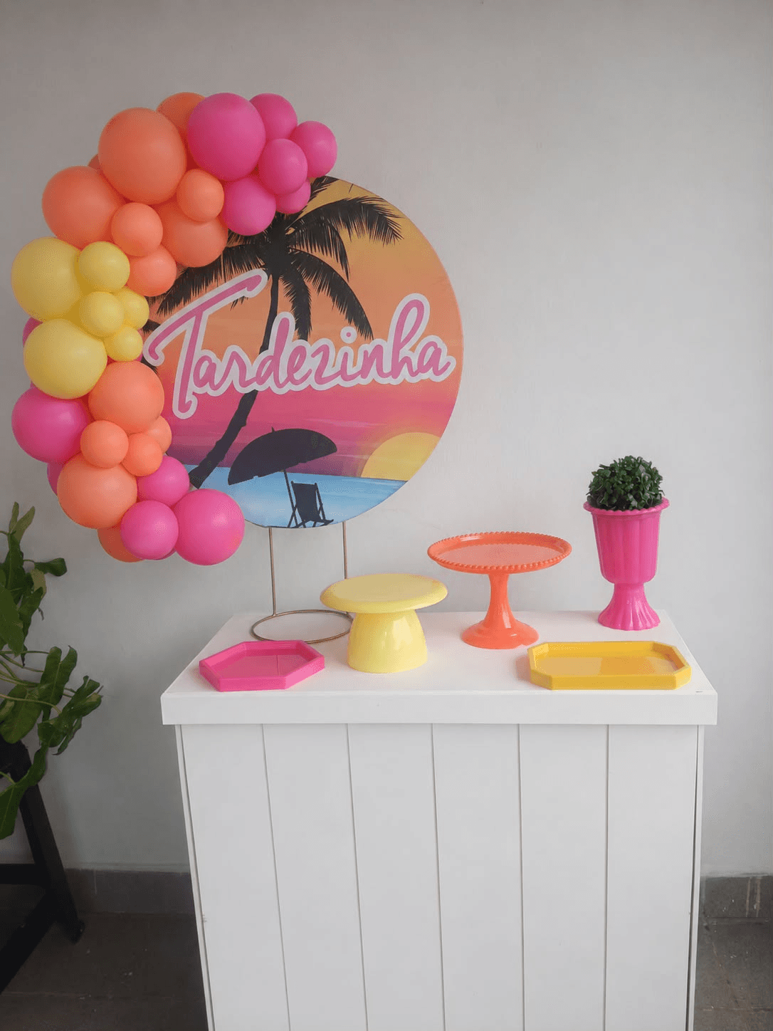 Decoração Tardezinha com balões coloridos